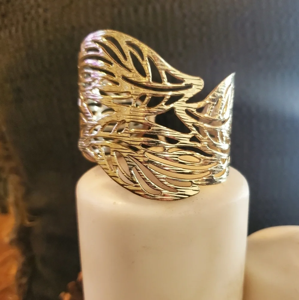 Classic Lia Sophia Cuffs (3 Styles) - Picture 8 of 9